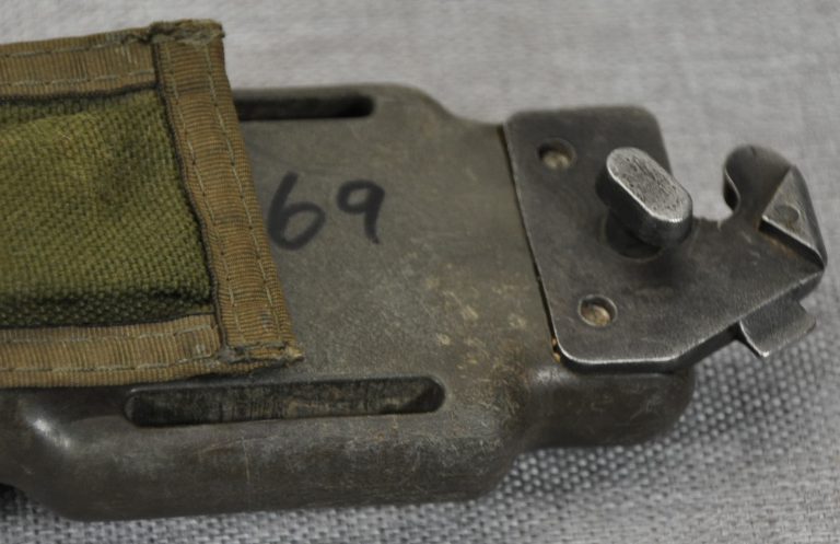 AUSTRALIAN M9 Steyr AUG/F88 Bayonet by BUCK (LANCAY Scabbard) – Smith